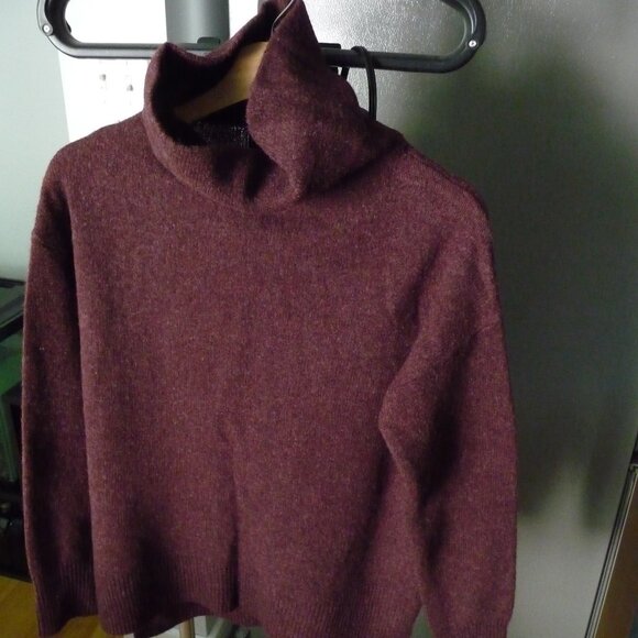 NANETTE LEPORE TRENDY BURGUNDY COLOR TURTLENECK WOOL/YAK OVERSIZED SWEATER L NEW - Picture 1 of 6